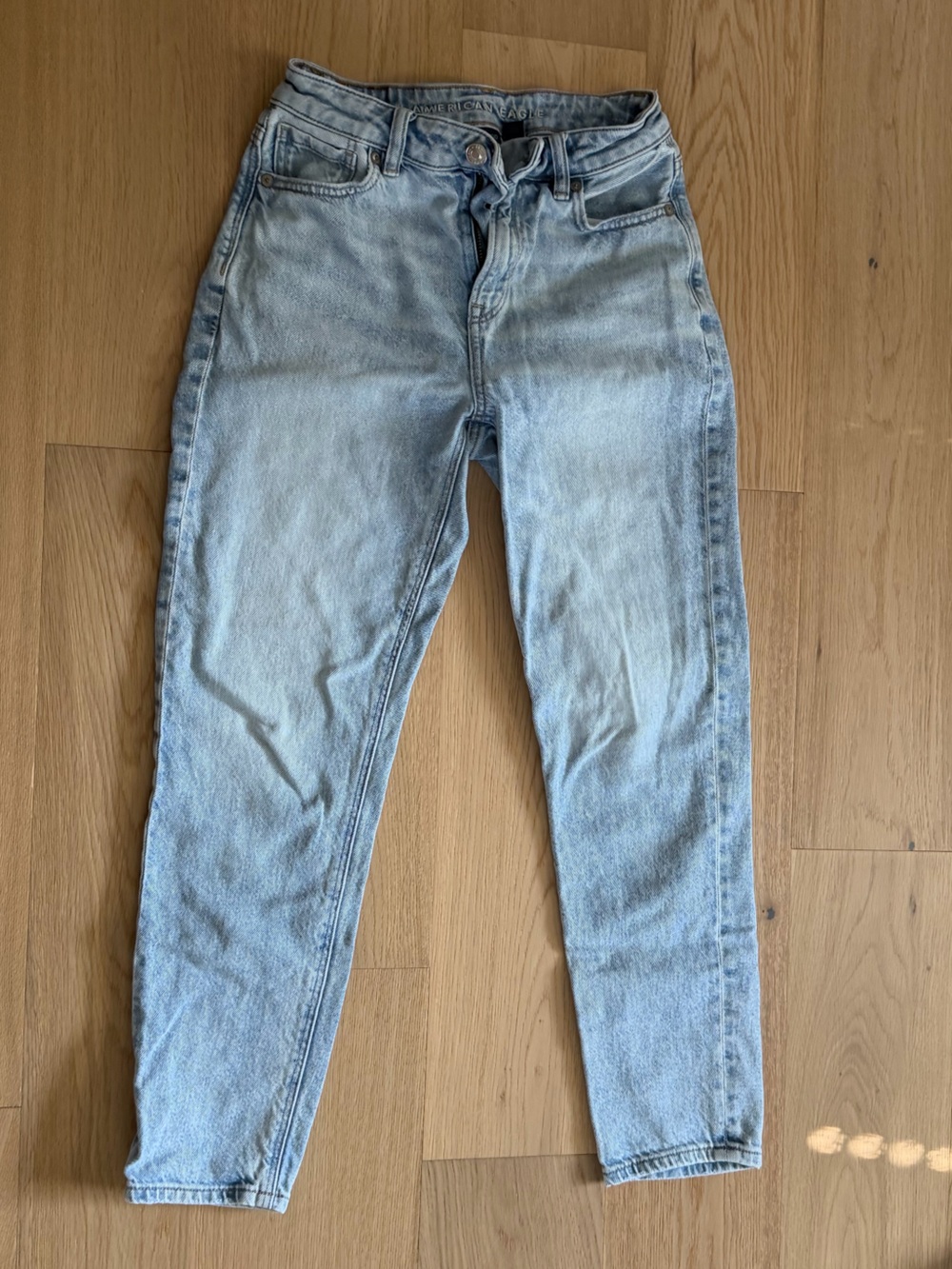 American Eagle strigid mom jeans